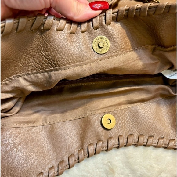 Western Shoulder Bag Hazelnut Brown CBOCS Distribution Drawstring Bronze Hardwre - Picture 4 of 16